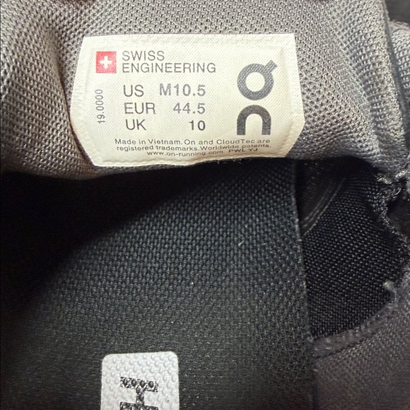 ON RUNNING Cloud 5 Black Men's Running Shoes, size 10.5 fair clean condition - Picture 8 of 14